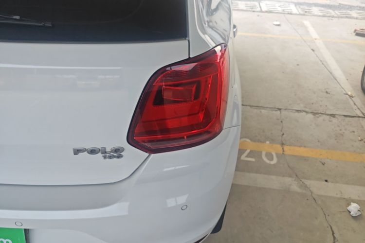 Volkswagen Polo 2015 car image #8