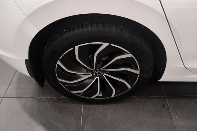 Volkswagen Golf 2021 car image #10