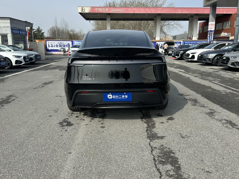 Tesla Model Y 2026 #4 Tesla Model Y 2026 car image #4