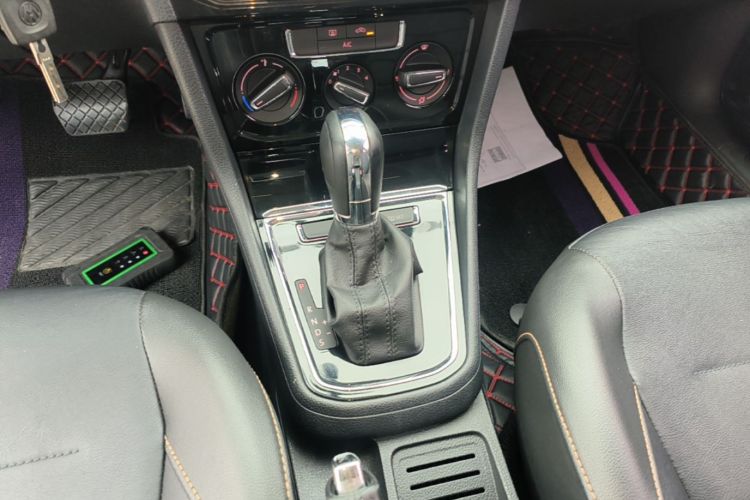 Volkswagen Bora 2018 imagen de coche #14