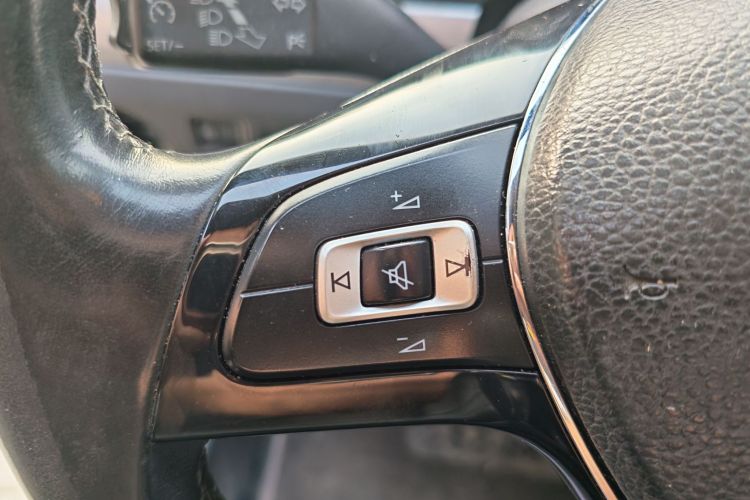 Volkswagen Lavida 2017 car image #15