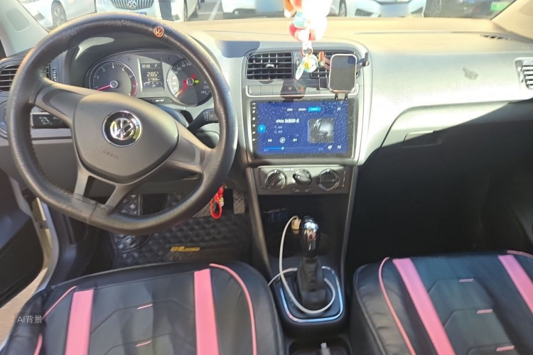 Volkswagen Polo 2017 car image #11