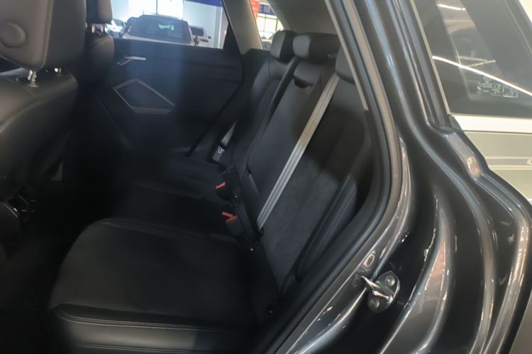 Audi Q3 2019 car image #17