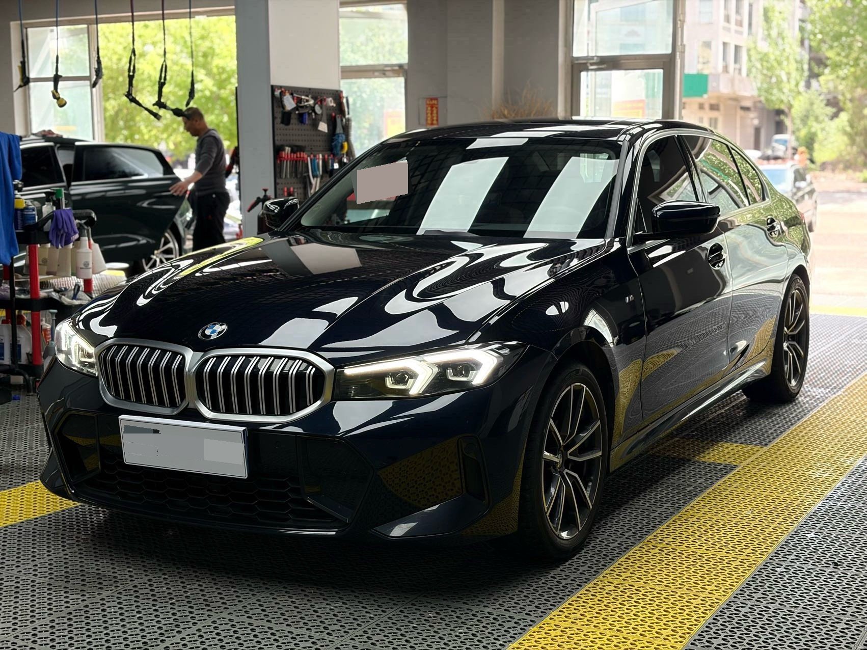 BMW 3 Series 2024 car image 