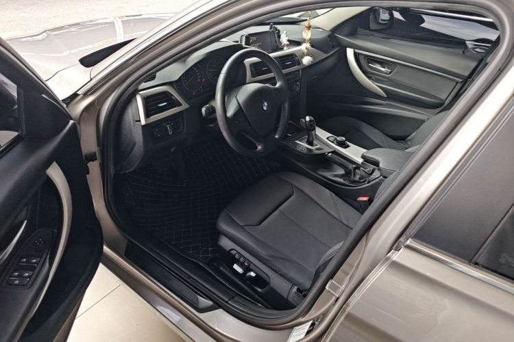 BMW 3 Series 2016 car image #16