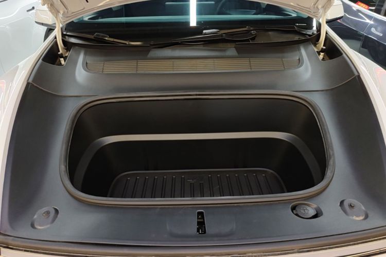 Tesla Model Y 2025 immagine di auto #20