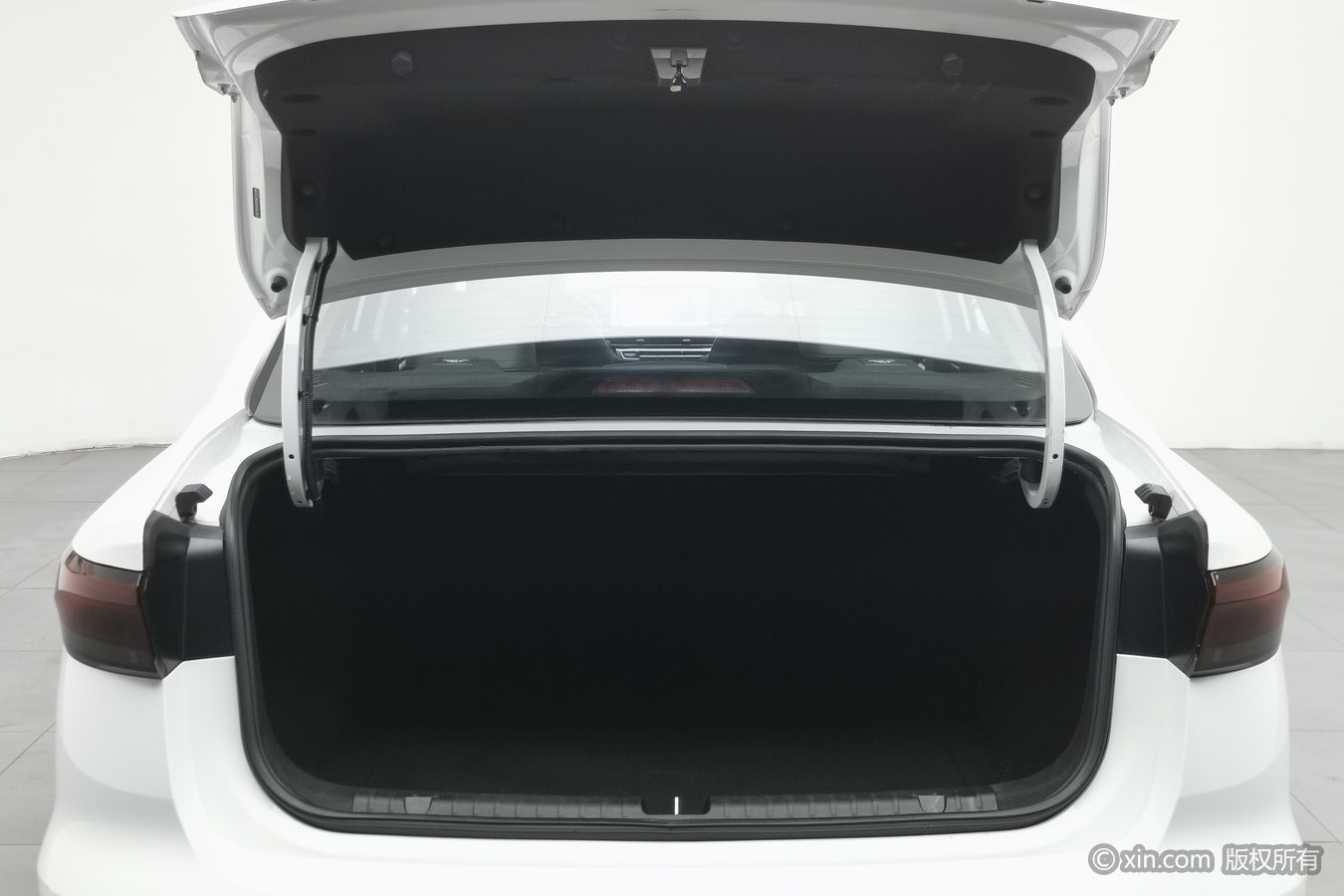 GEELY Emgrand 2024 car image #17
