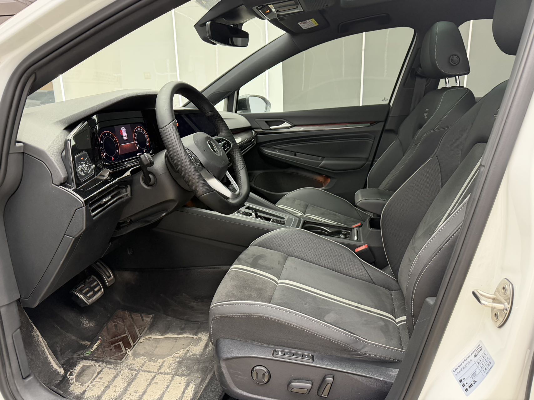 Volkswagen Golf 2022 car image #4