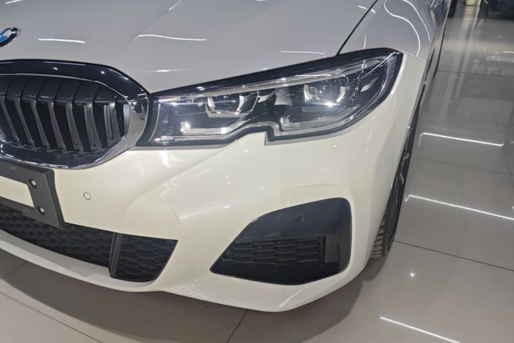 BMW 3 Series 2021 #23 BMW 3 Series 2021 صورة سيارة #23