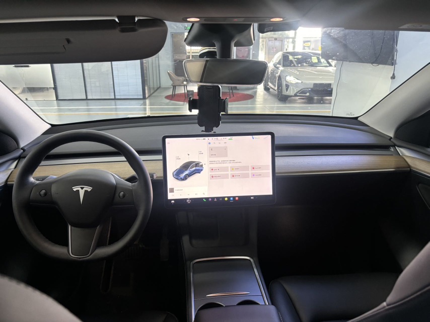 Tesla Model Y 2021 immagine di auto #3