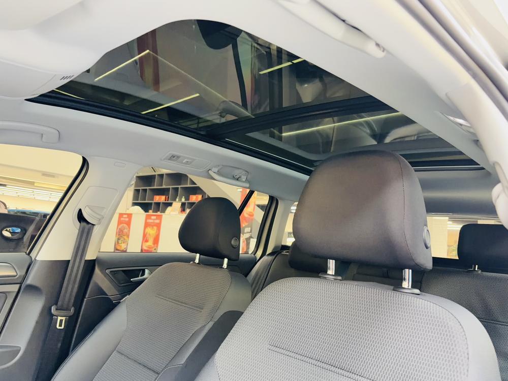 Volkswagen Golf (Imported) 2019 car image #17