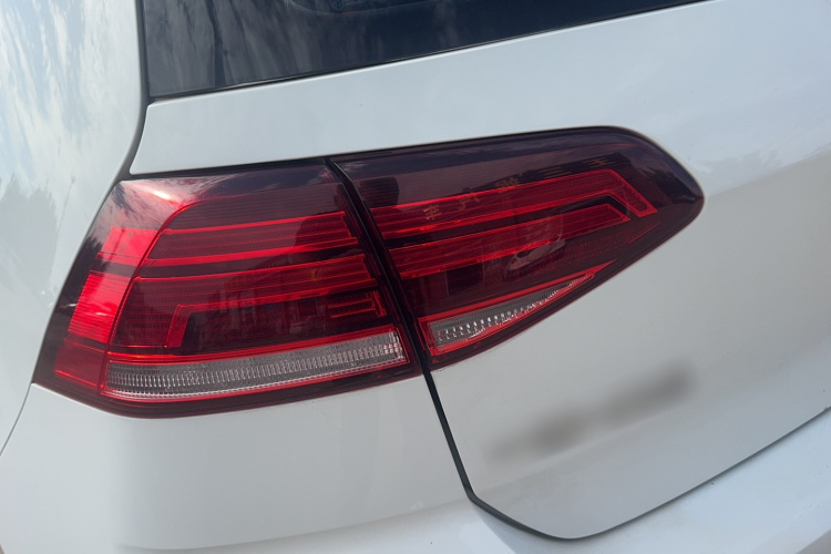 Volkswagen Golf 2019 car image #3