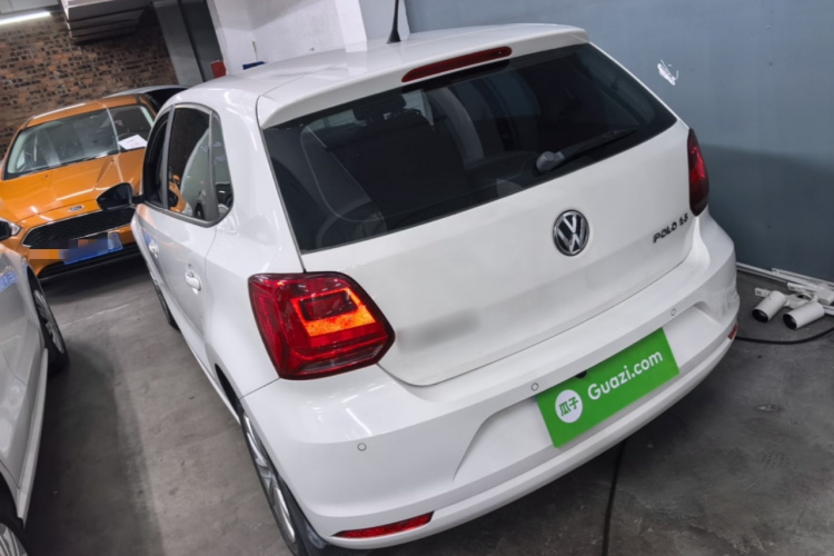 Volkswagen Polo 2015 car image #5