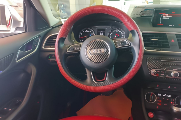 Audi Q3 2018 car image #15