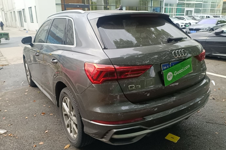 Audi Q3 2019 car image #5