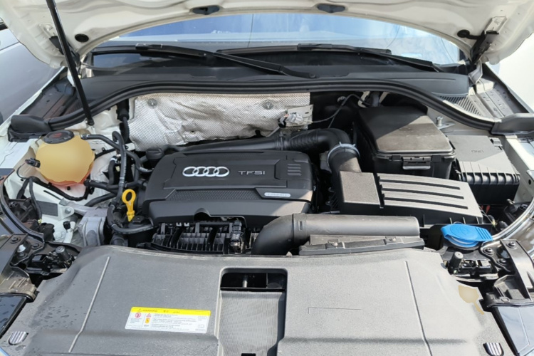 Audi Q3 2018 car image #20