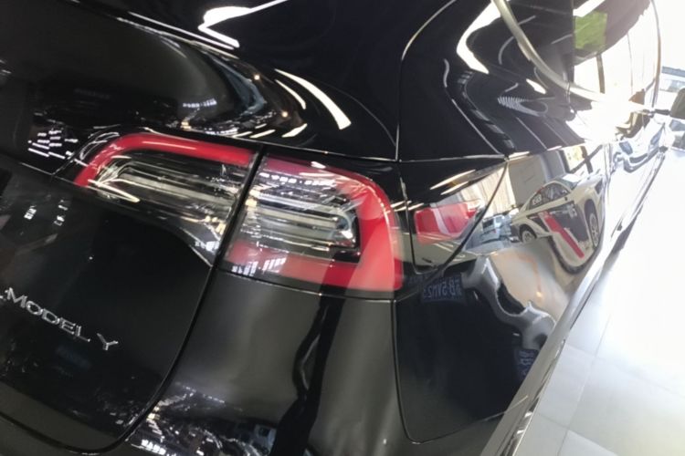 Tesla Model Y 2021 car image #8