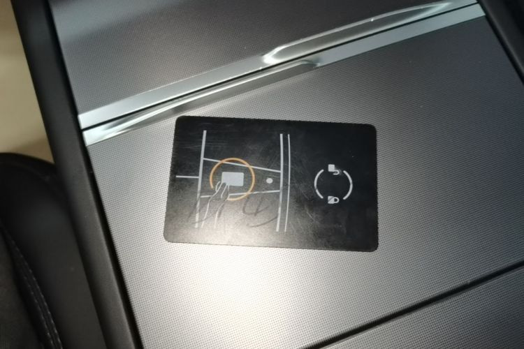 Tesla Model Y 2025 car image #9