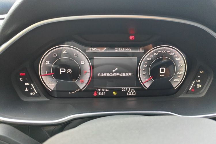 Audi Q3 2023 car image #8