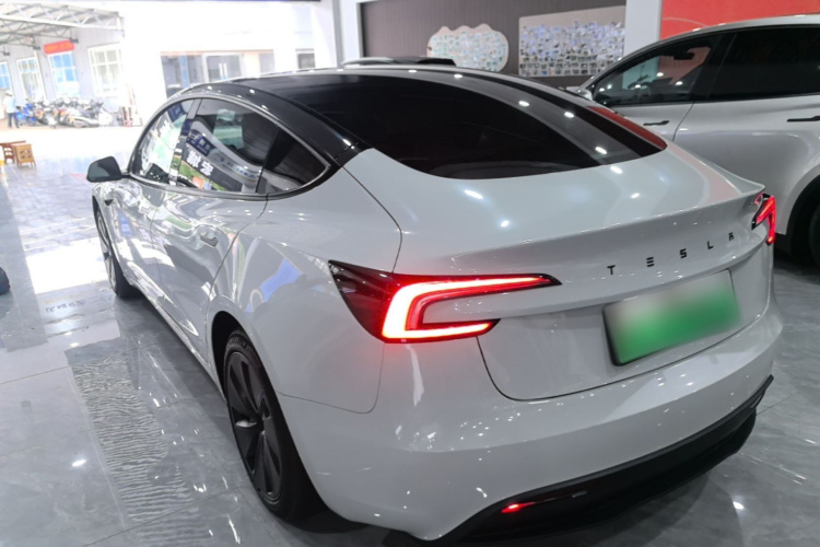 Tesla Model 3 2024 car image #5