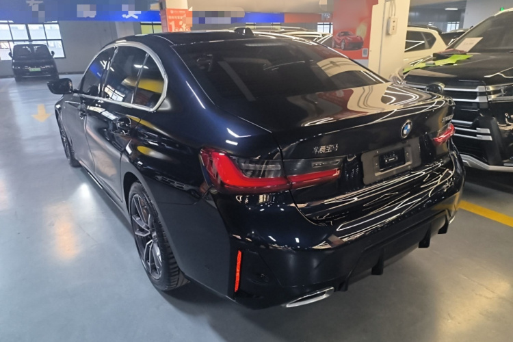 BMW 3 Series 2025 صورة سيارة #5