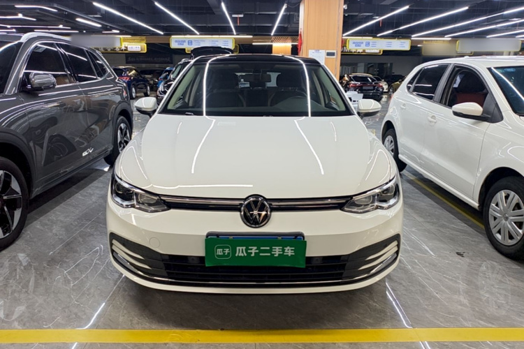 Volkswagen Golf 2021 car image #3