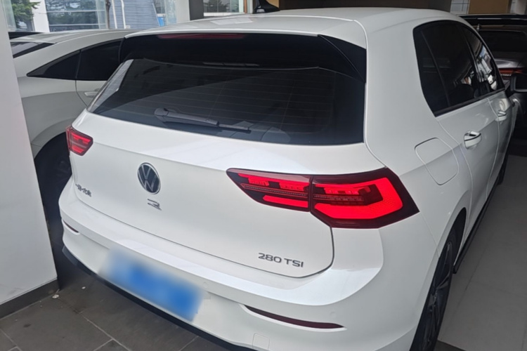 Volkswagen Golf 2021 car image #6