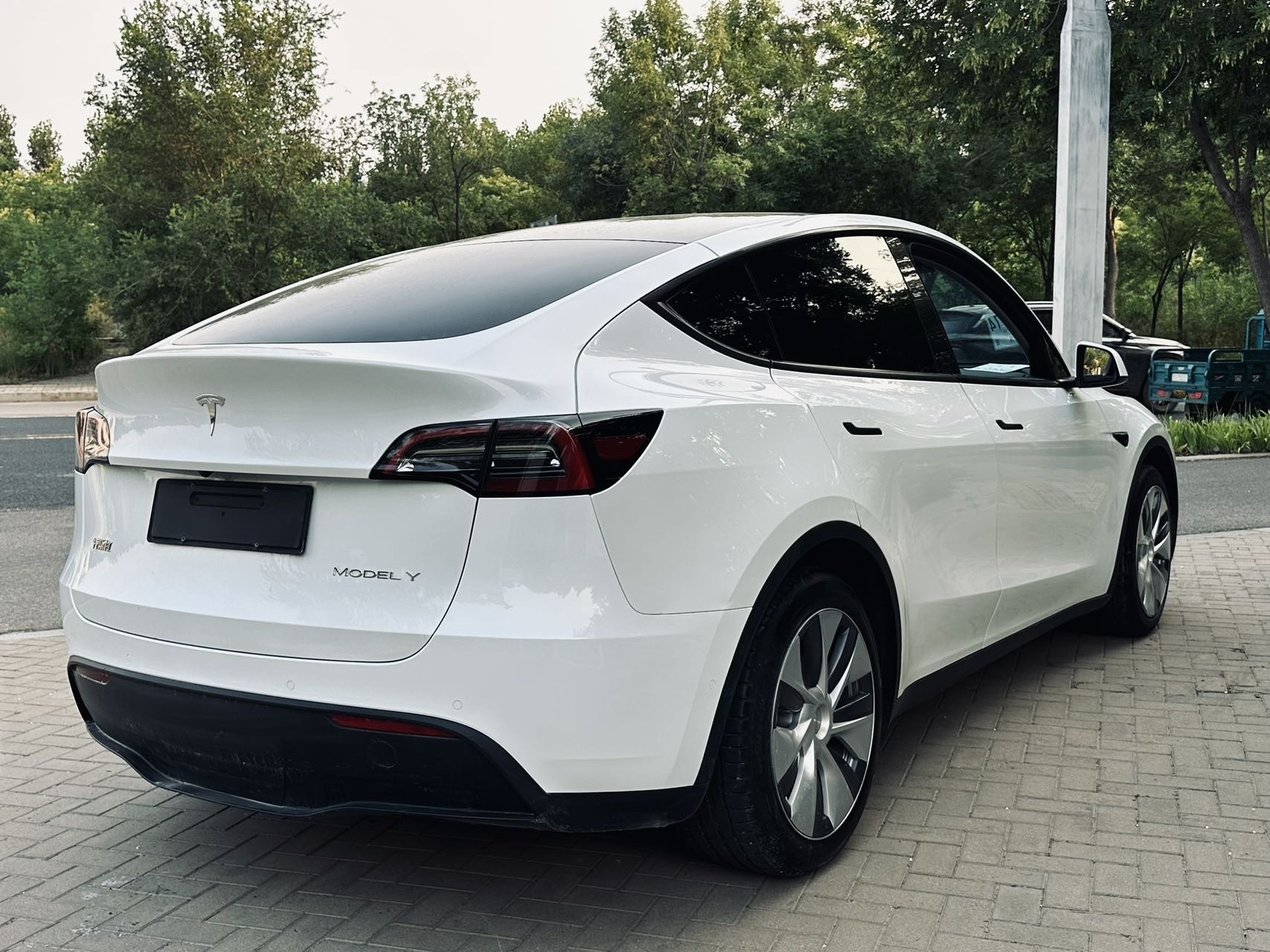 Tesla Model Y 2023 car image #6