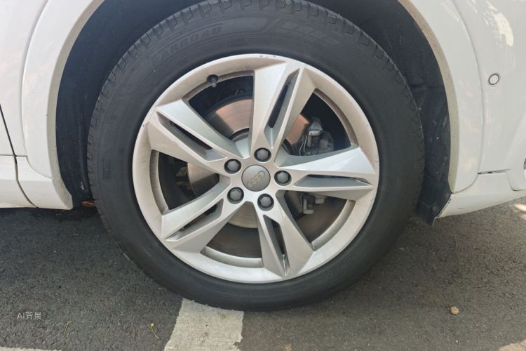Audi Q3 2017 car image #9
