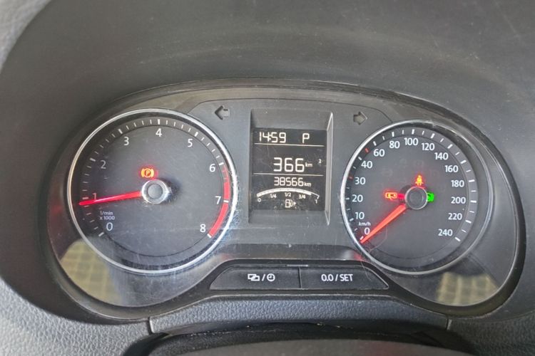 Volkswagen Polo 2017 car image #12
