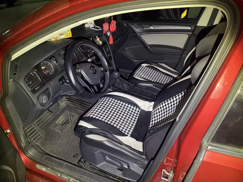 Volkswagen Golf 2017 car image #6