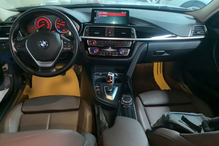 BMW 3 Series 2019 car image #10