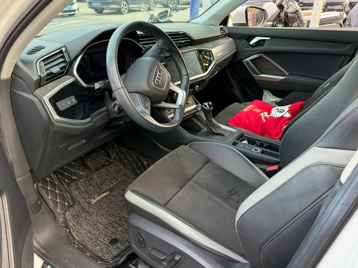 Audi Q3 2021 car image #2