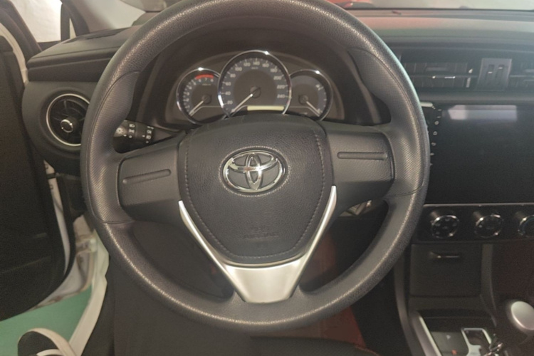Toyota Corolla 2018 immagine di auto #11
