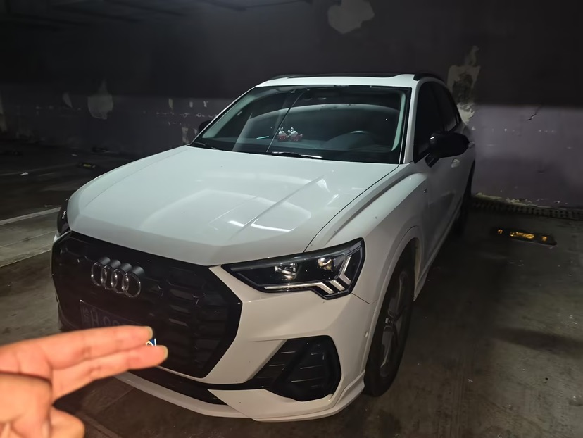 Audi Q3 2023 car image 