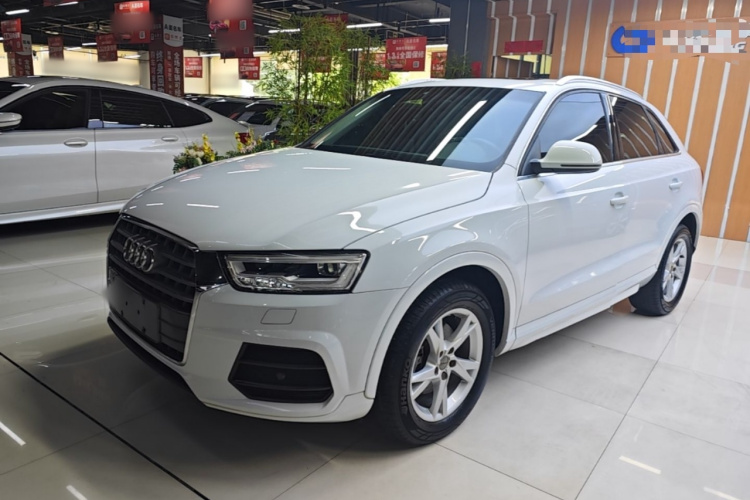 Audi Q3 2018 car image #2
