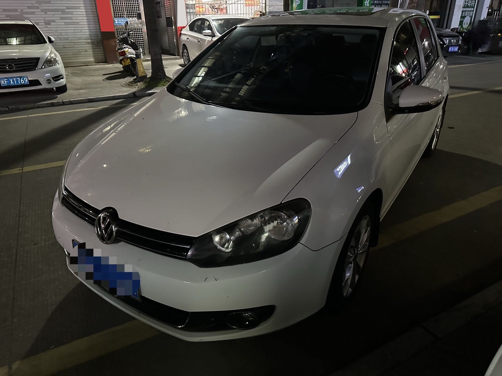 Volkswagen Golf 2012 car image 