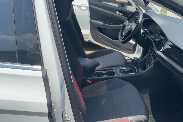 Volkswagen Bora 2021 car image #17