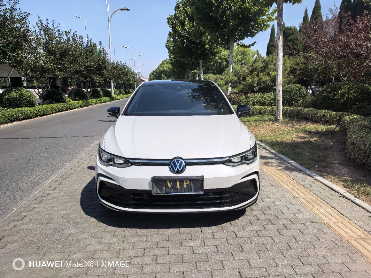 Volkswagen Golf 2024 car image #2