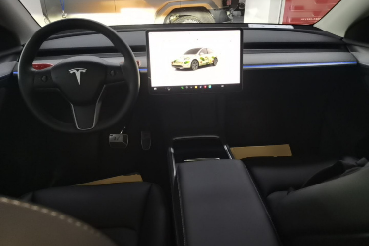 Tesla Model Y 2023 car image #10