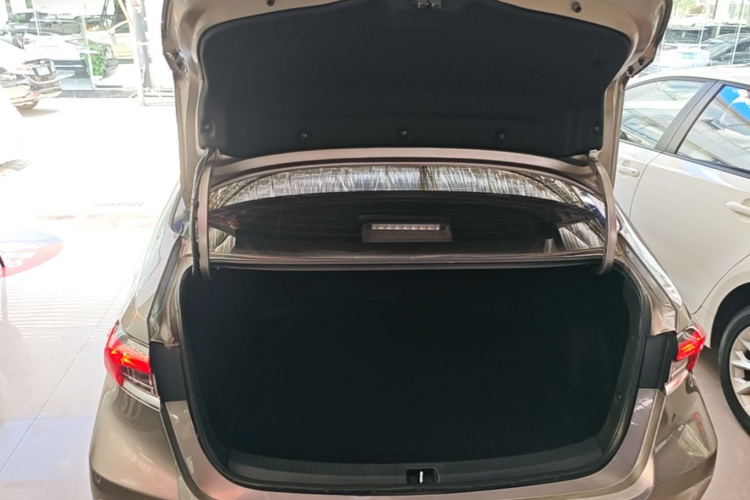Toyota Corolla 2023 car image #19