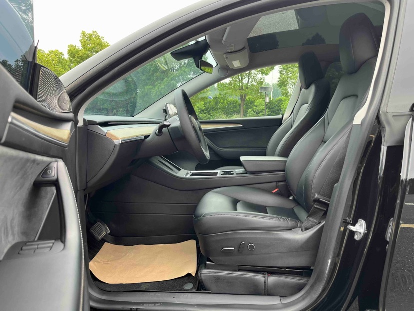 Tesla Model Y 2023 #5 Tesla Model Y 2023 car image #5