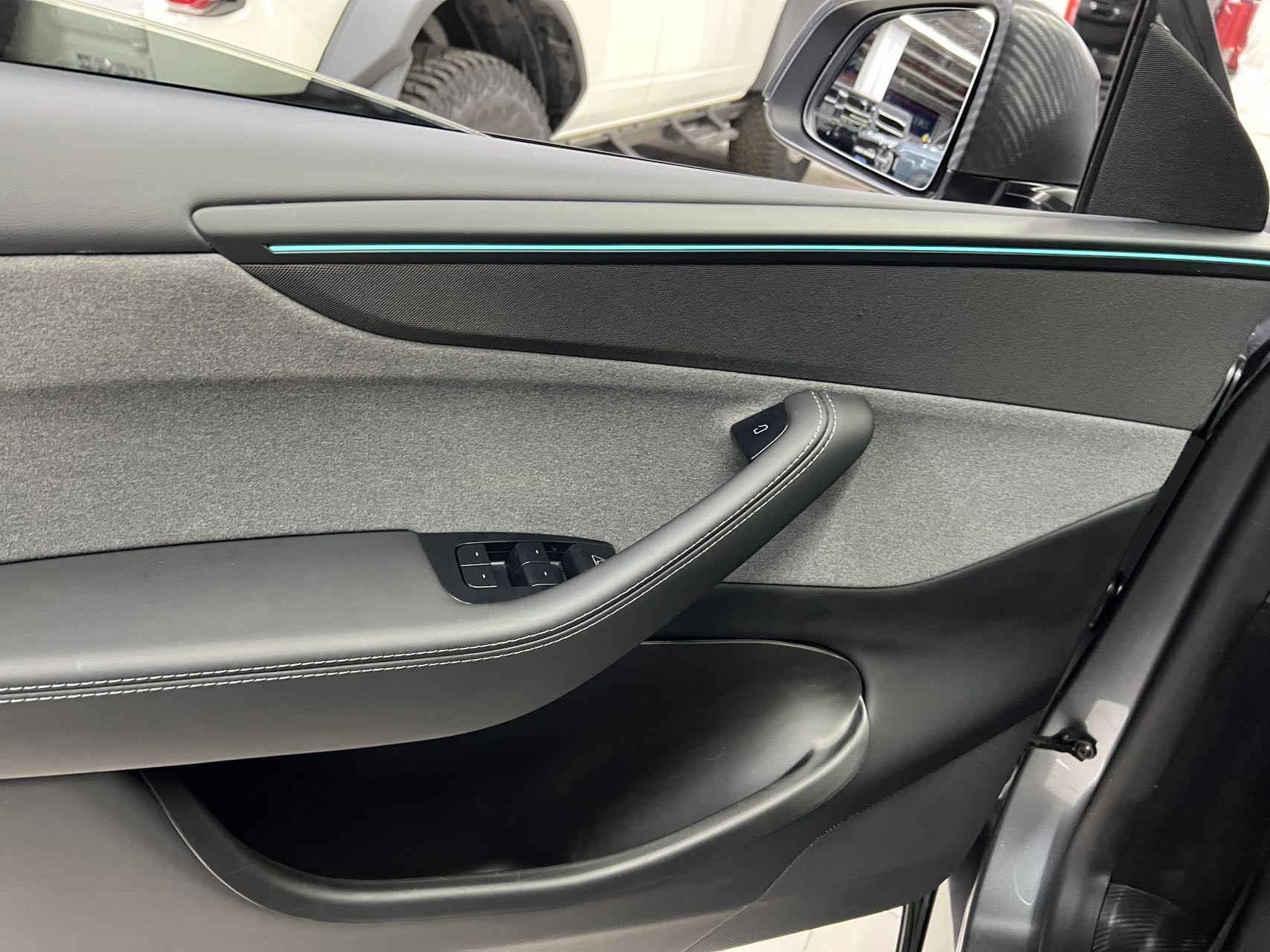 Tesla Model Y 2025 #23 Tesla Model Y 2025 car image #23