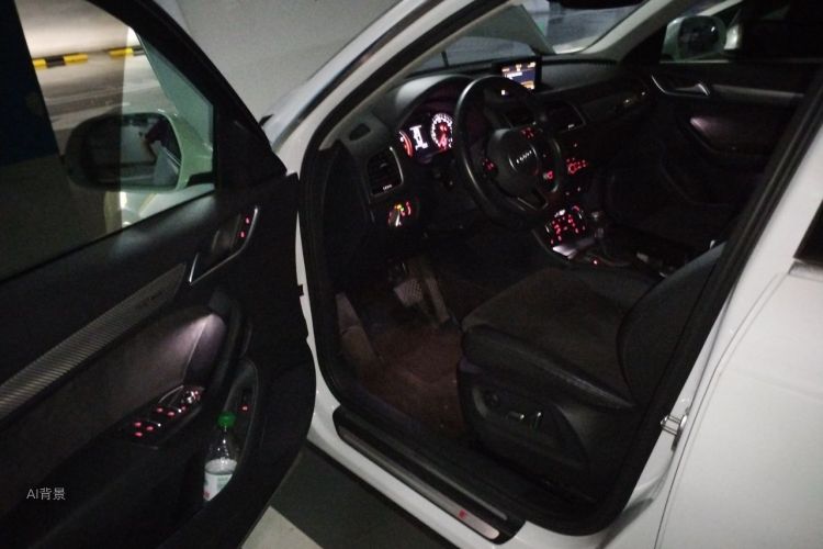 Audi Q3 2019 car image #18