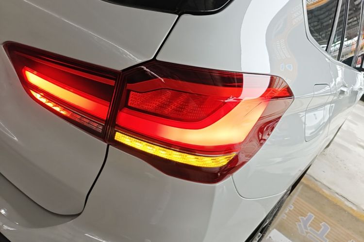 BMW X1 2019 car image #8