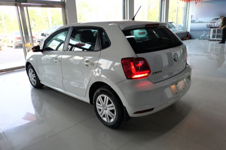 Volkswagen Polo 2018 car image #5