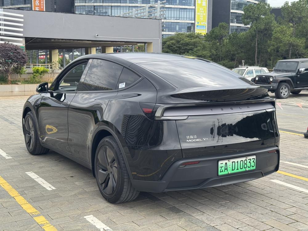 Tesla Model Y 2025 #5 Tesla Model Y 2025 immagine di auto #5