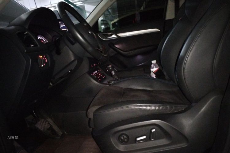 Audi Q3 2019 car image #17