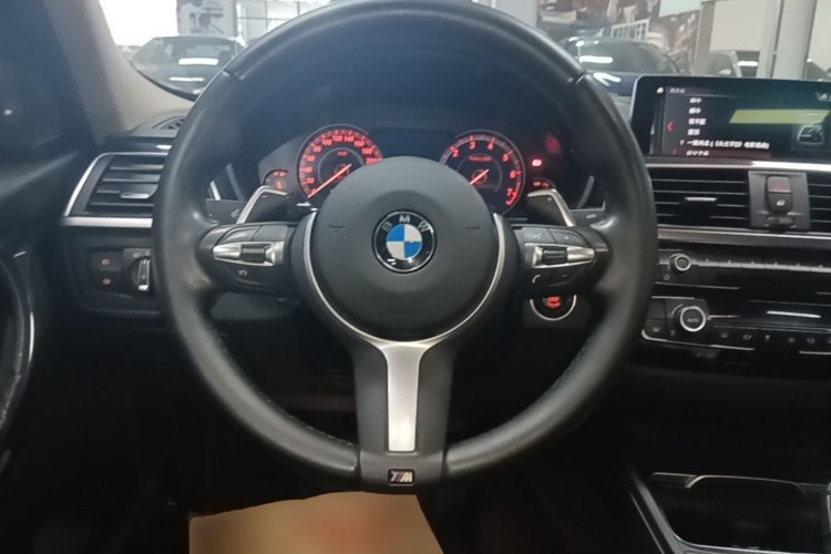 BMW 3 Series 2019 car image #11