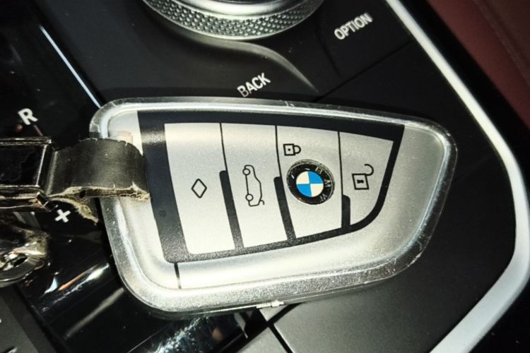 BMW 3 Series 2022 car image #9